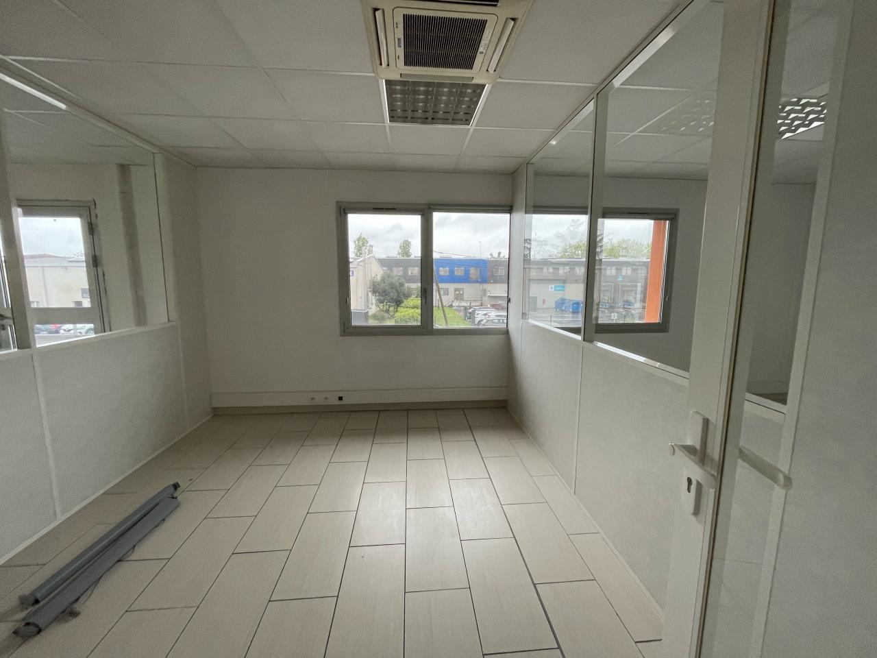 Bureau Décines-Charpieu 380m² Location bureau Décines-Charpieu Rhône OLBUR2108962 11